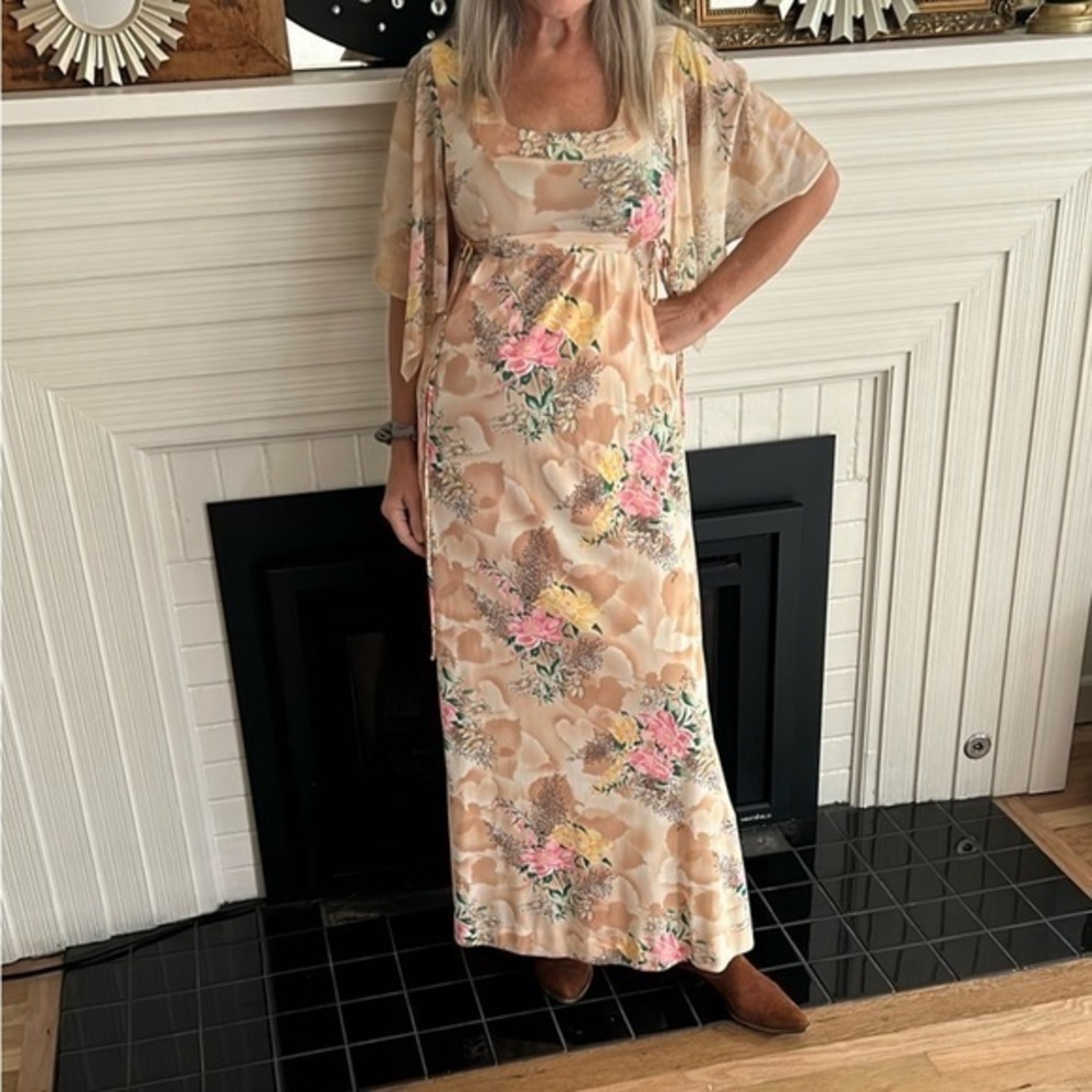 Vintage 60s/70s Floral Beige Maxi Dress flutter sleeves size 6